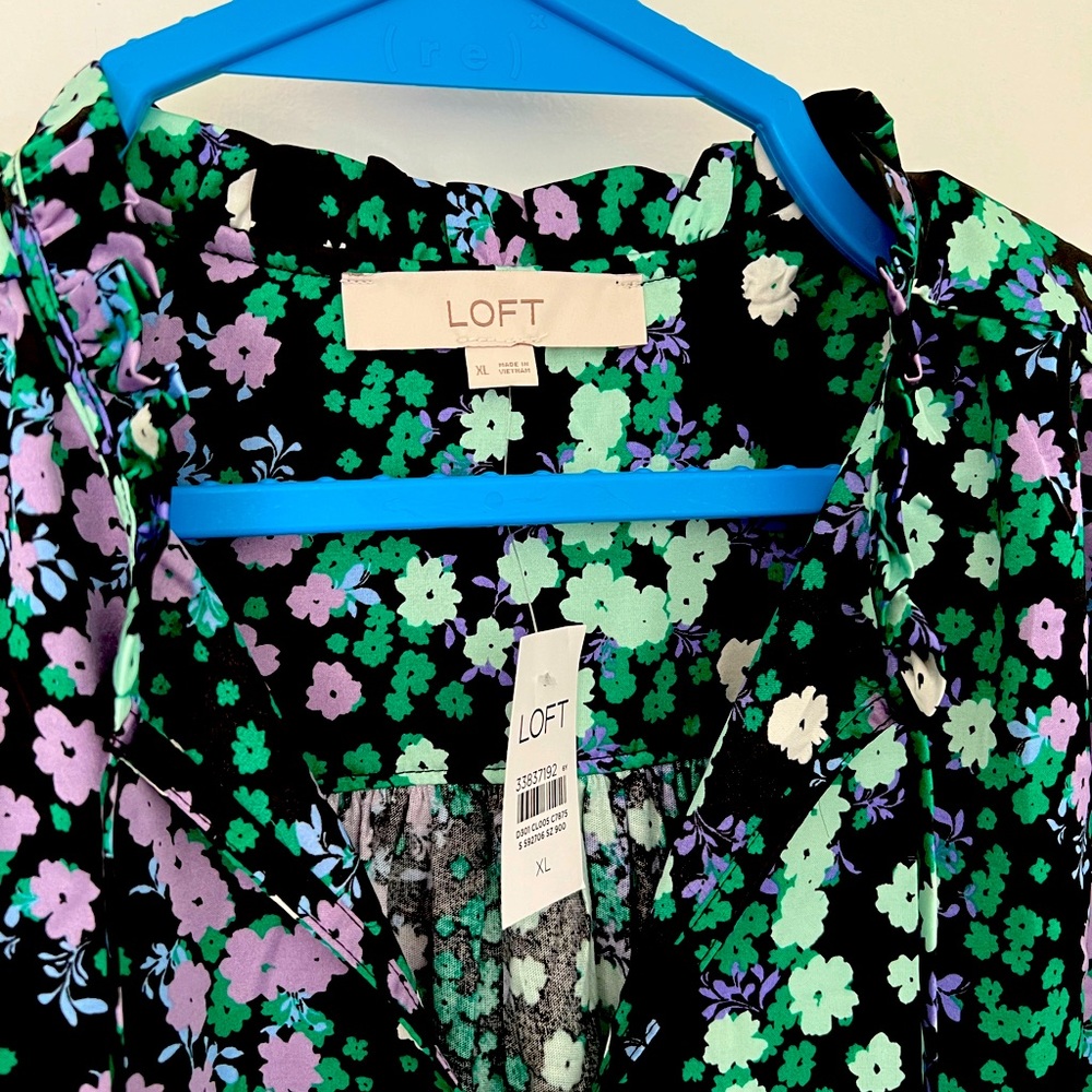 Stunning NWT Loft blouse - Picture 4 of 5